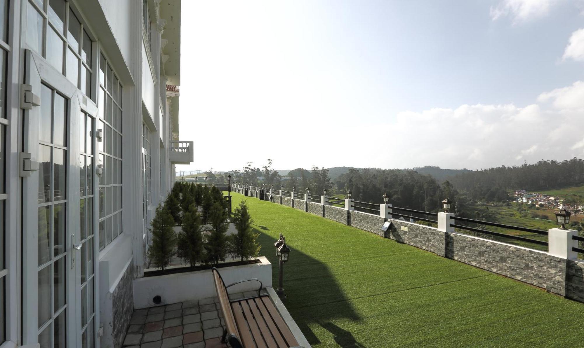 Treebo Skydale Inn & Suites With Mountain View Ooty Exterior photo